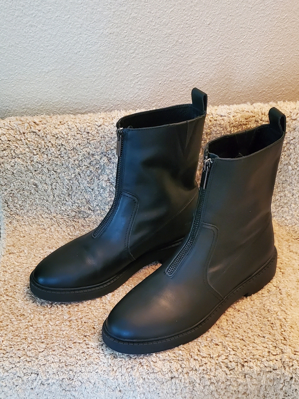 Andre Assous Women's "Vernon" Black Center Front Zip Leather Ankle Boot Size 9